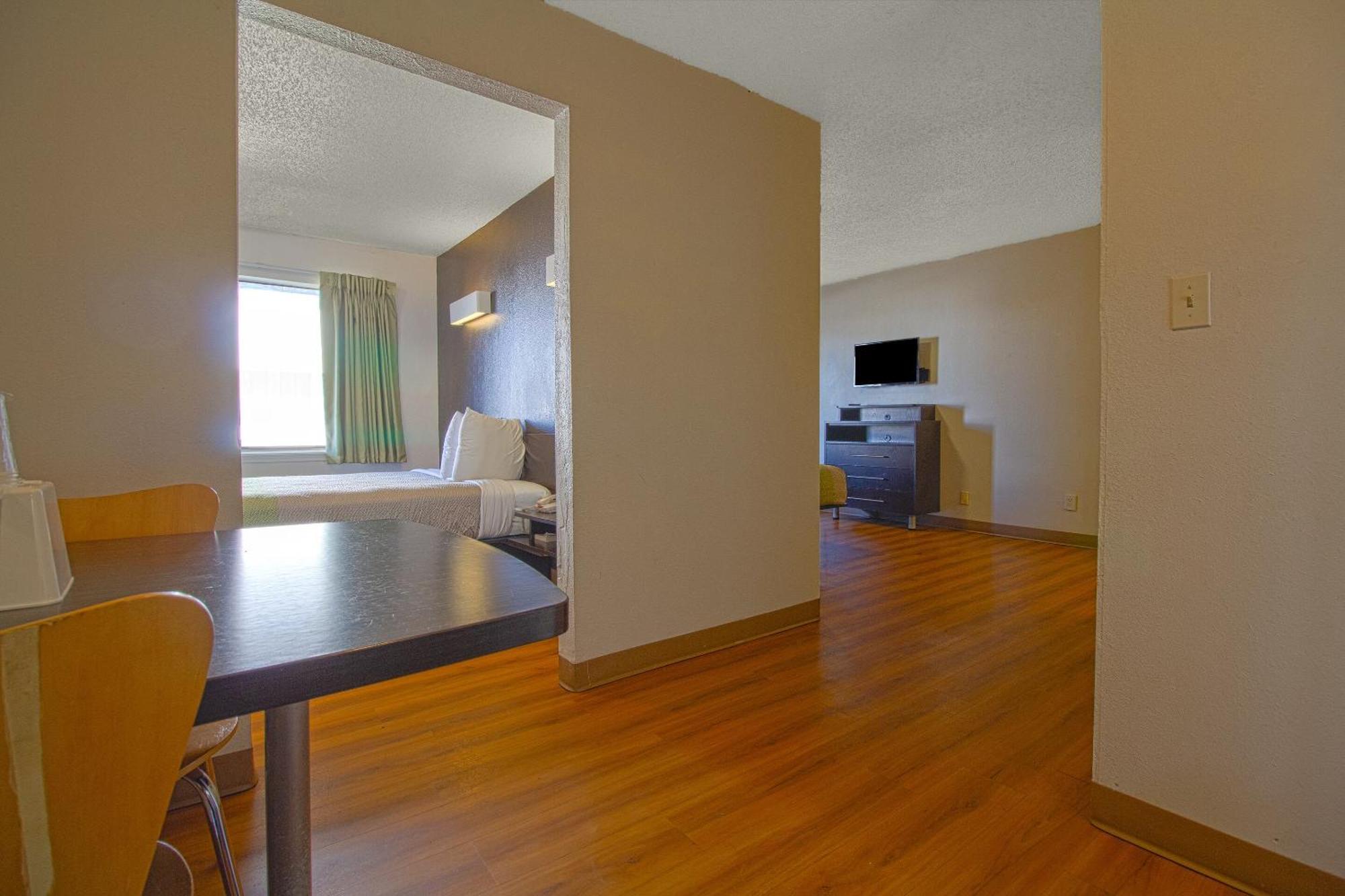 Studio Inn Extended Stay Oklahoma City Airport By Oyo Экстерьер фото