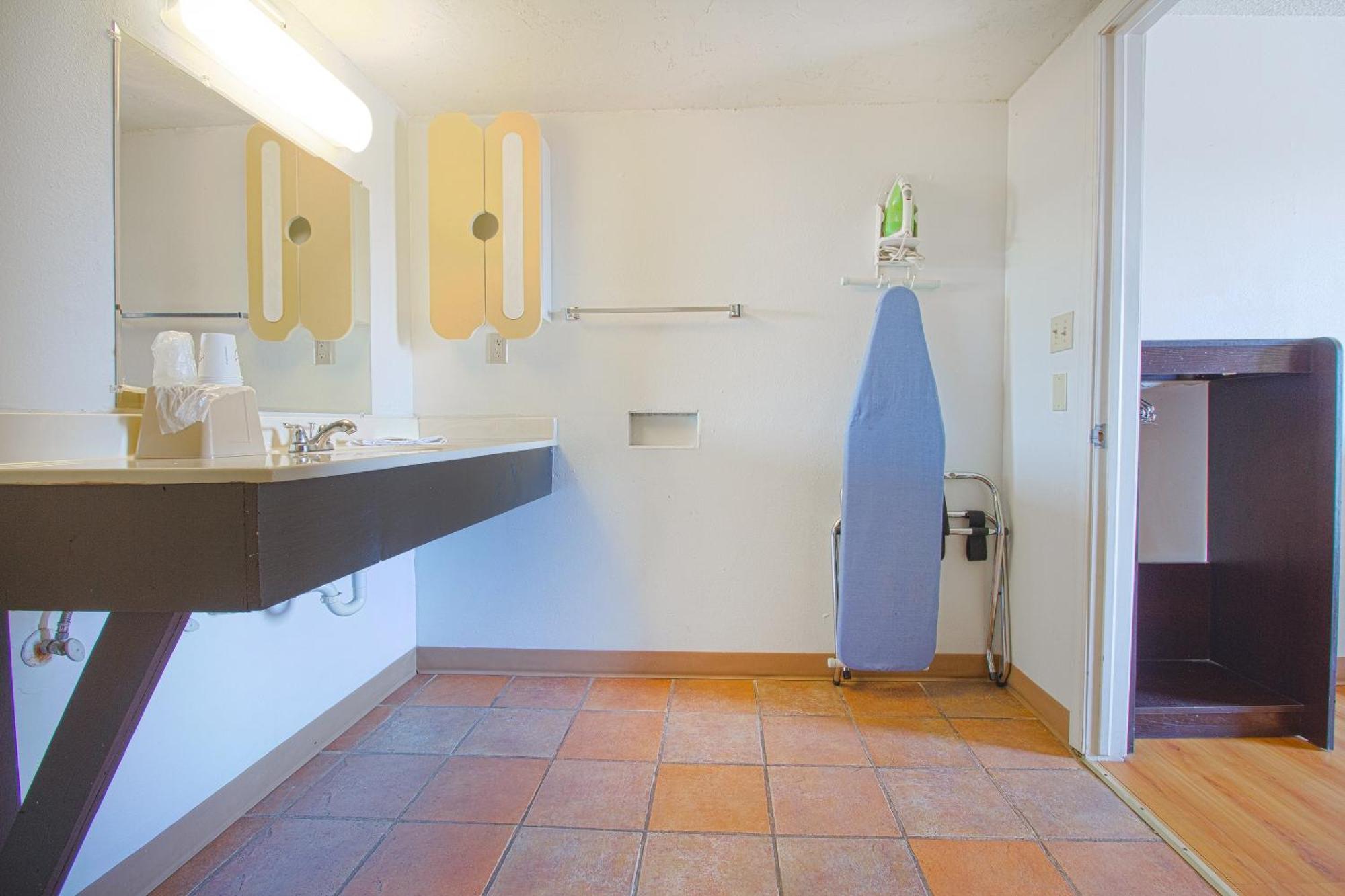 Studio Inn Extended Stay Oklahoma City Airport By Oyo Экстерьер фото