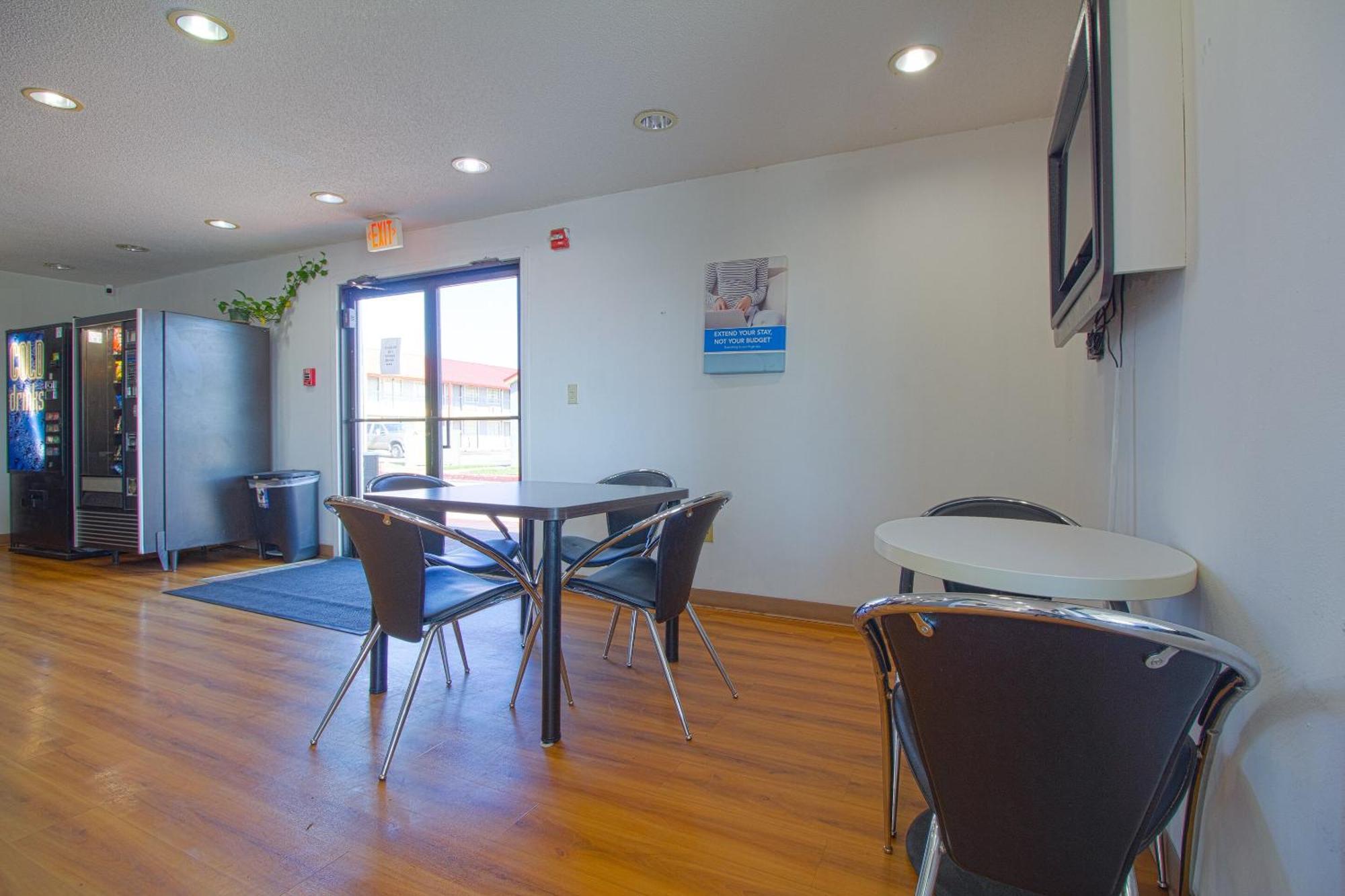 Studio Inn Extended Stay Oklahoma City Airport By Oyo Экстерьер фото