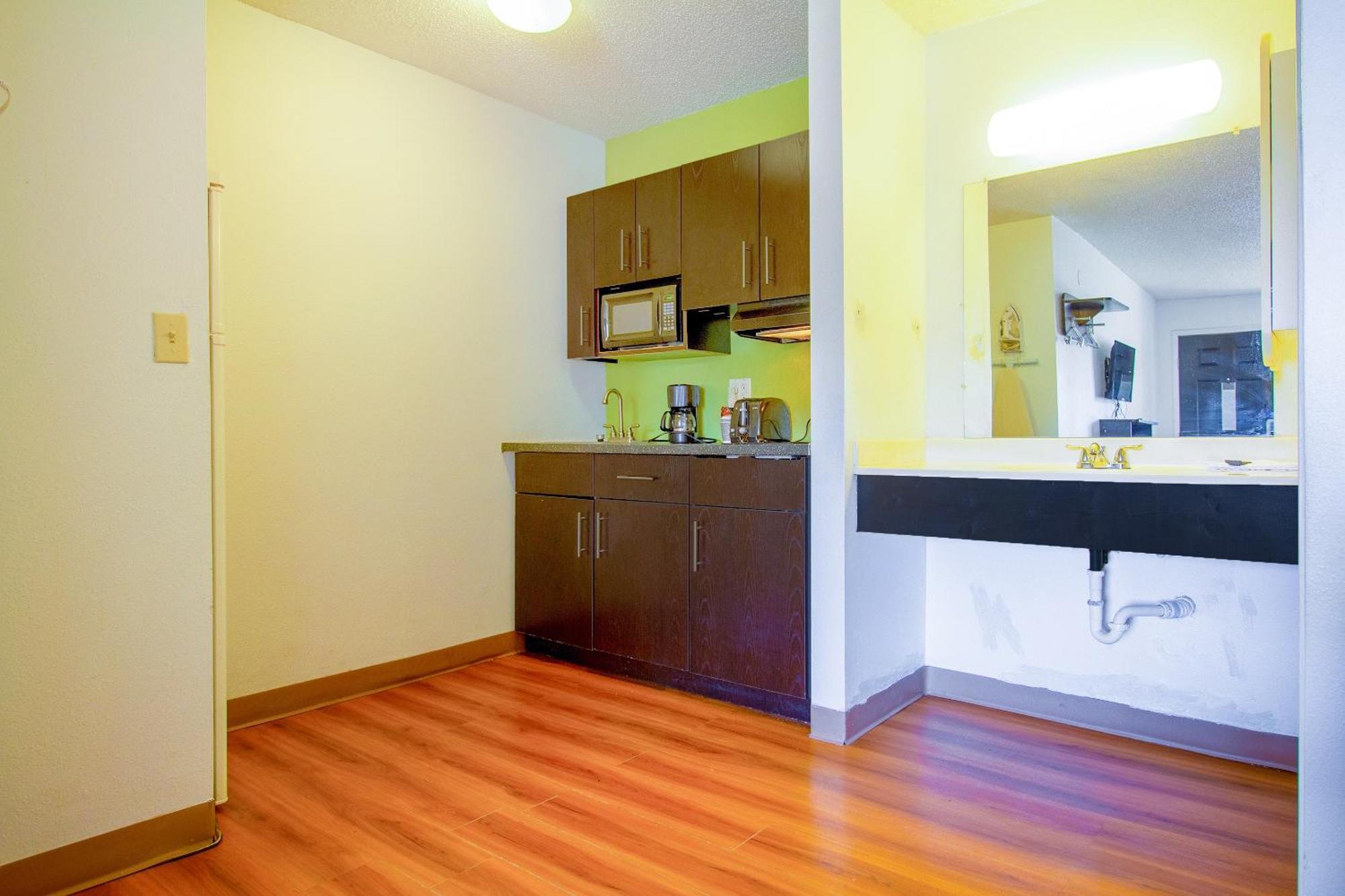 Studio Inn Extended Stay Oklahoma City Airport By Oyo Экстерьер фото